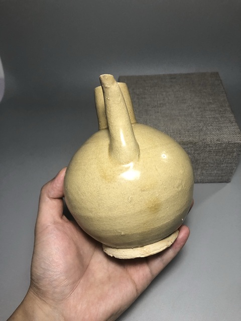 古玩陶瓷宋,米黃釉執(zhí)壺拍賣,當(dāng)前價(jià)格4000元