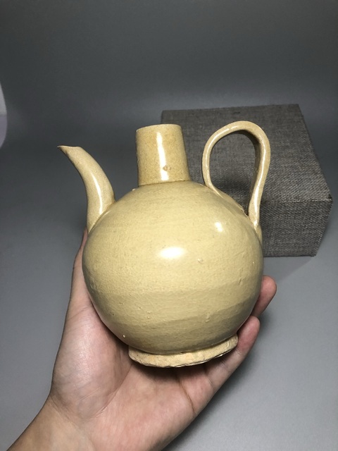 古玩陶瓷宋,米黃釉執(zhí)壺拍賣,當(dāng)前價(jià)格4000元