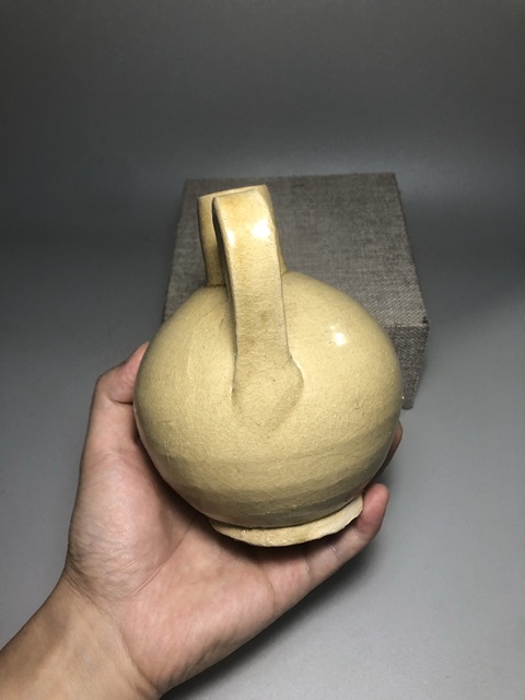 古玩陶瓷宋,米黃釉執(zhí)壺拍賣,當(dāng)前價(jià)格4000元