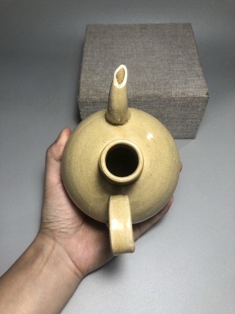 古玩陶瓷宋,米黃釉執(zhí)壺拍賣,當(dāng)前價(jià)格4000元