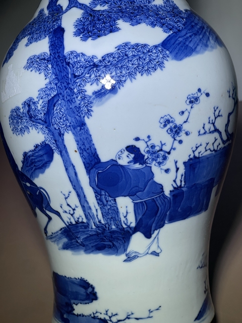 古玩陶瓷青花山水人物紋貫耳瓶真品鑒賞圖