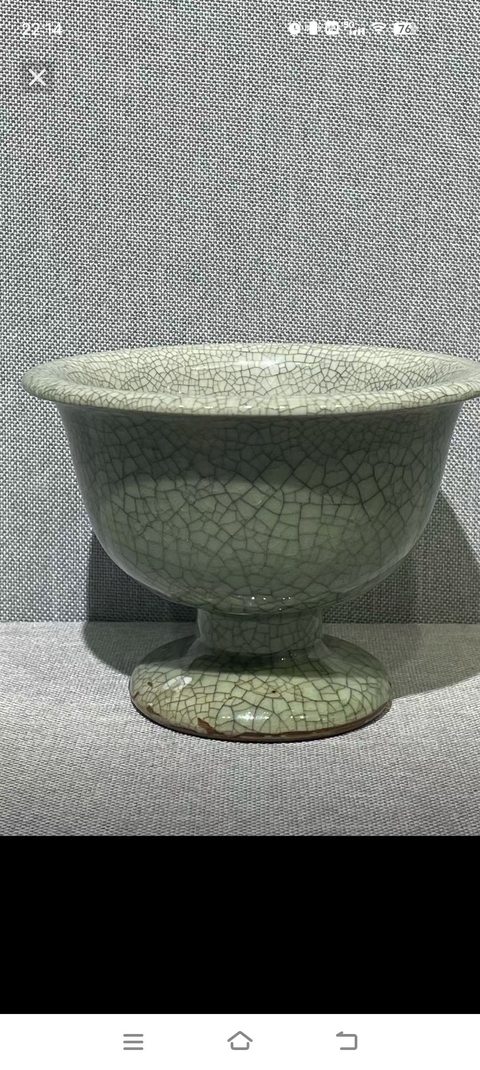 古玩陶瓷綠哥釉加彩魚藻紋高足杯真品鑒賞圖