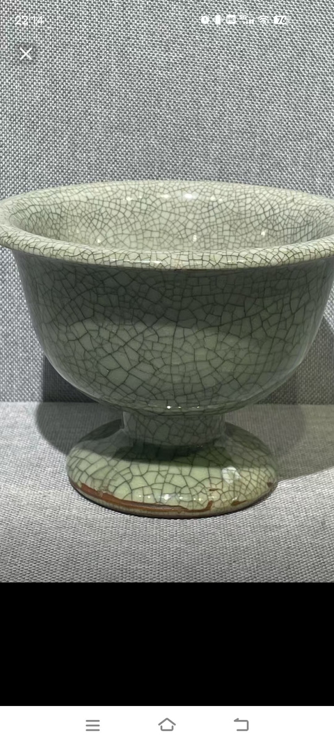 古玩陶瓷綠哥釉加彩魚藻紋高足杯真品鑒賞圖