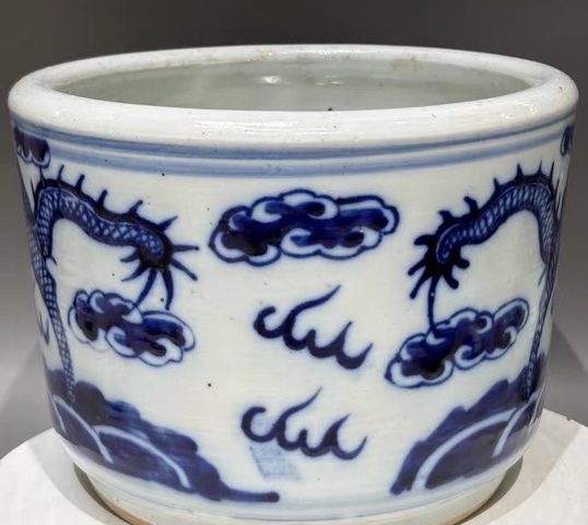 古玩陶瓷青花龍紋香爐真品鑒賞圖