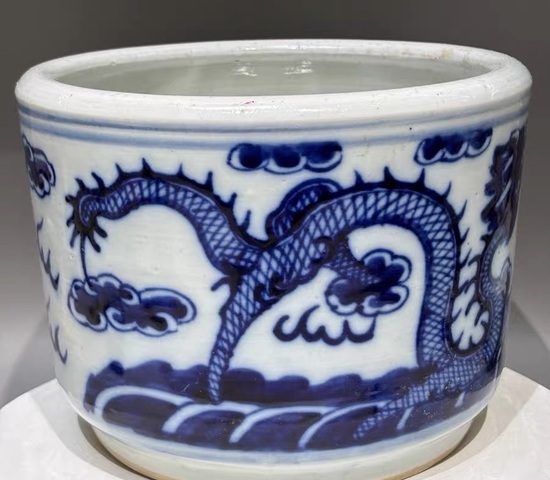 古玩陶瓷青花龍紋香爐真品鑒賞圖