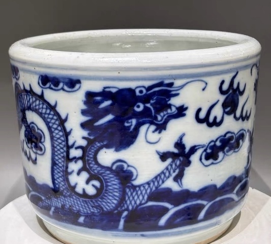 古玩陶瓷青花龍紋香爐真品鑒賞圖