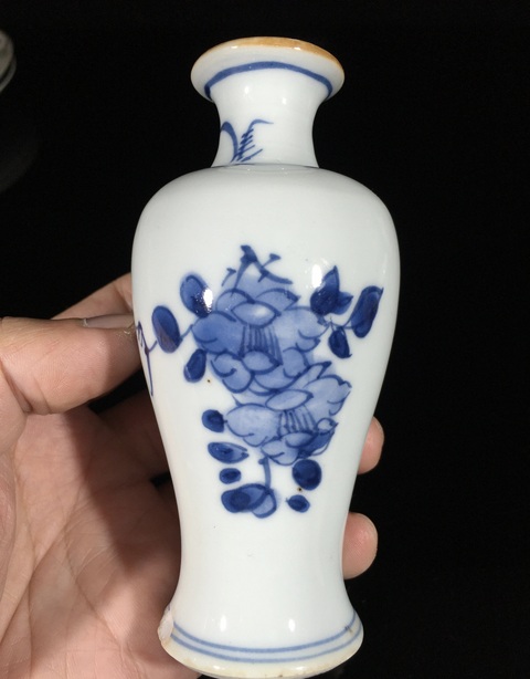 古玩陶瓷青花花卉紋觀音瓶真品鑒賞圖