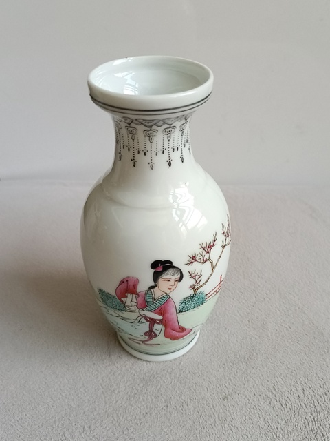 古玩陶瓷粉彩仕女人物紋瓶真品鑒賞圖