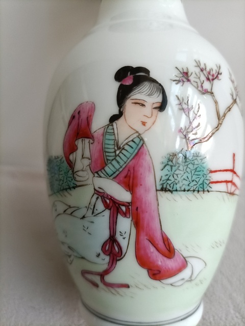 古玩陶瓷粉彩仕女人物紋瓶真品鑒賞圖