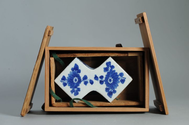 古玩陶瓷青花折枝花卉紋方勝盒真品鑒賞圖