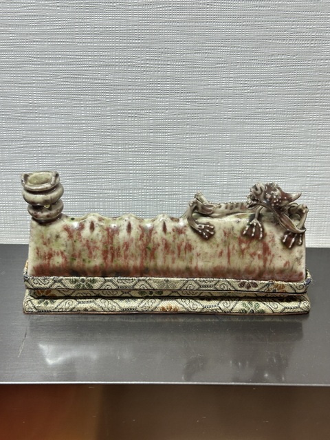 古玩陶瓷豇豆紅釉貼塑螭龍紋筆架山真品鑒賞圖