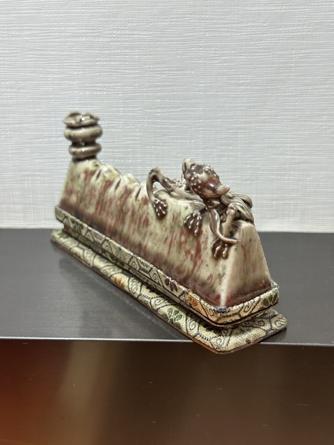 古玩陶瓷豇豆紅釉貼塑螭龍紋筆架山真品鑒賞圖