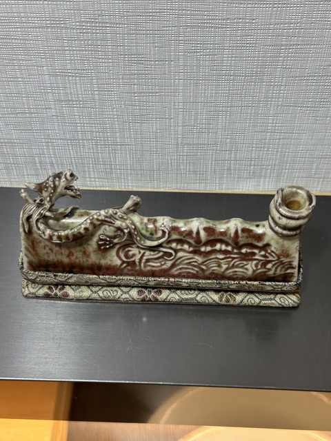 古玩陶瓷豇豆紅釉貼塑螭龍紋筆架山真品鑒賞圖