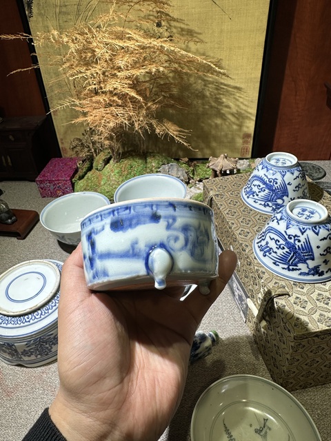 古玩陶瓷青花高士圖三足爐真品鑒賞圖