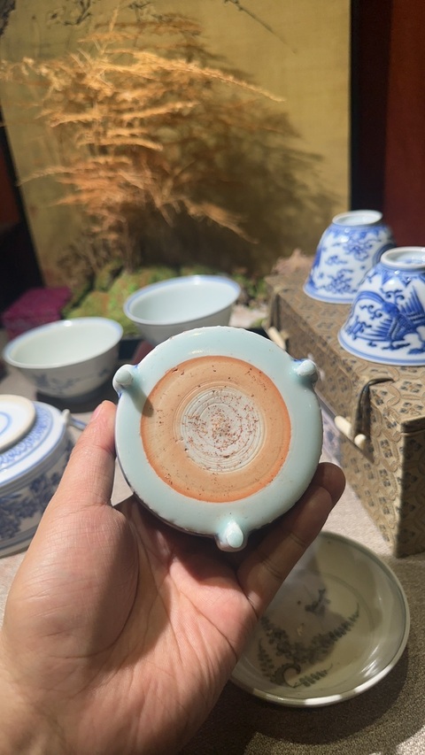 古玩陶瓷青花高士圖三足爐真品鑒賞圖