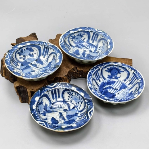古玩陶瓷日本江戶外豆青釉內青花盤真品鑒賞圖