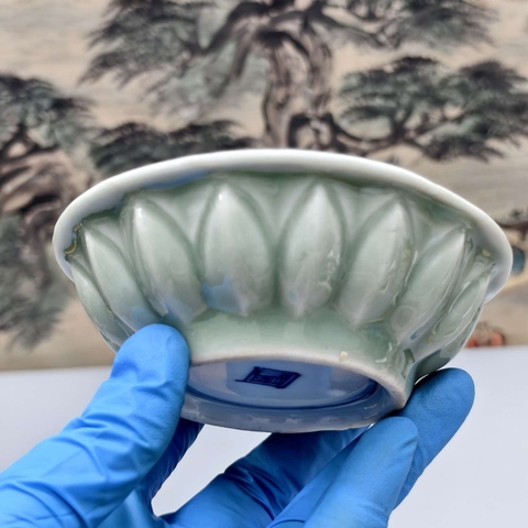 古玩陶瓷日本江戶外豆青釉內青花盤真品鑒賞圖
