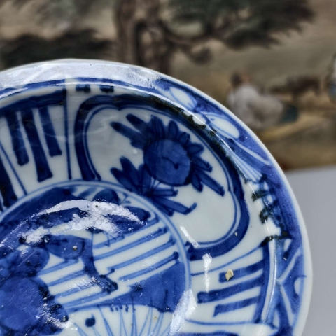 古玩陶瓷日本江戶外豆青釉內青花盤真品鑒賞圖