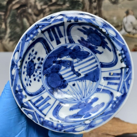 古玩陶瓷日本江戶外豆青釉內青花盤真品鑒賞圖