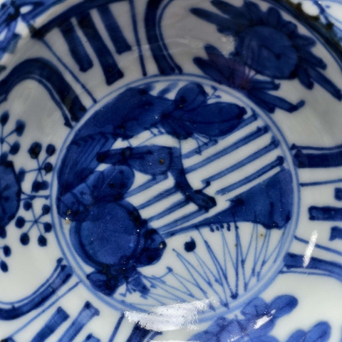 古玩陶瓷日本江戶外豆青釉內青花盤真品鑒賞圖