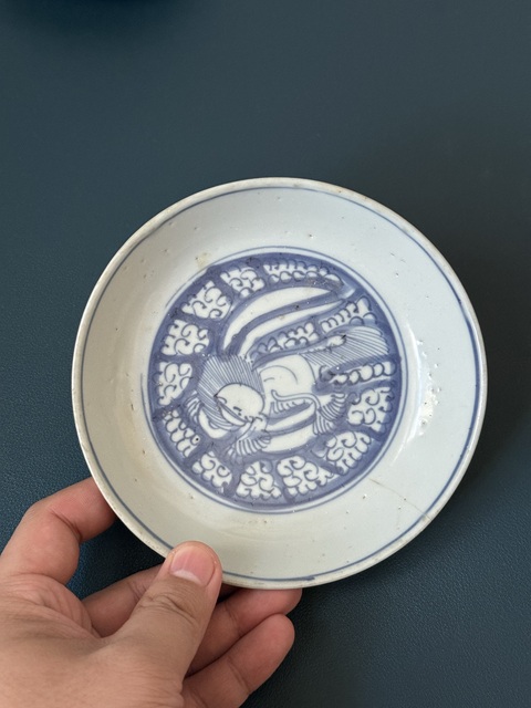 古玩陶瓷青花留白鐵線描獅紋青花盤真品鑒賞圖