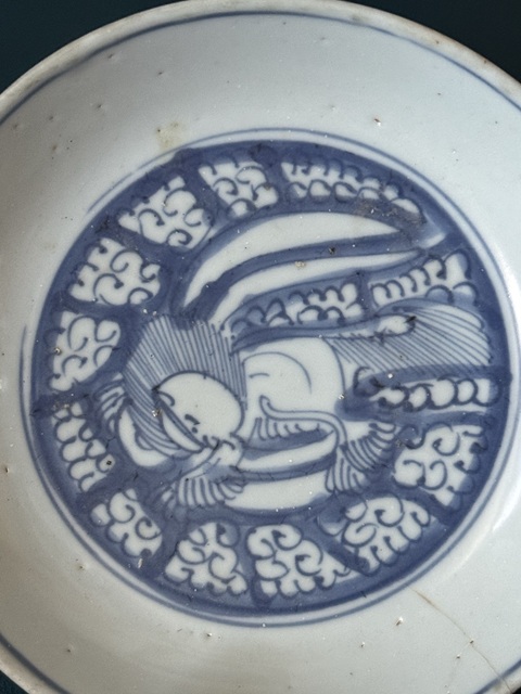 古玩陶瓷青花留白鐵線描獅紋青花盤真品鑒賞圖