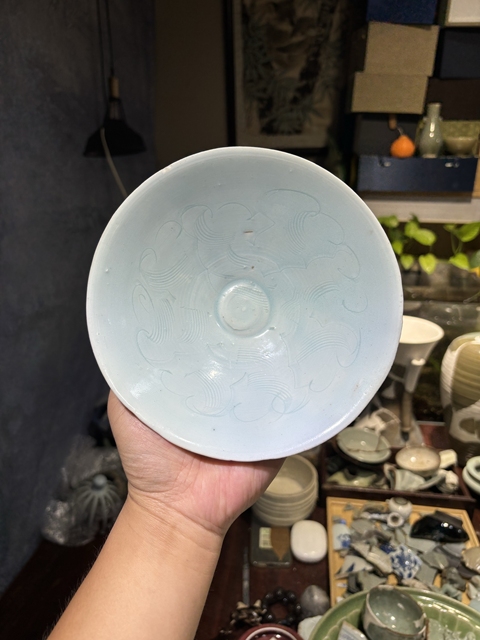 古玩陶瓷湖田窯刻花云花紋碗真品鑒賞圖