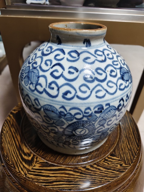 古玩陶瓷樹葉款花卉紋青花蓋罐真品鑒賞圖