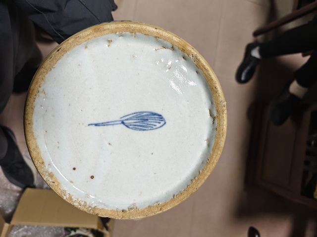 古玩陶瓷樹葉款花卉紋青花蓋罐真品鑒賞圖