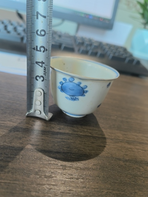 古玩陶瓷青花花卉紋杯真品鑒賞圖