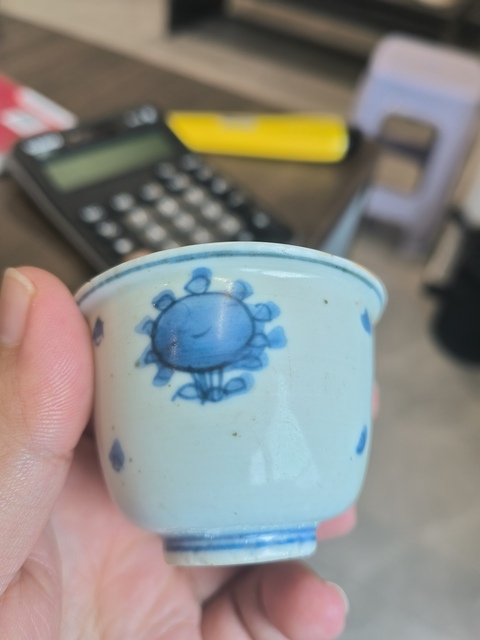 古玩陶瓷青花花卉紋杯真品鑒賞圖