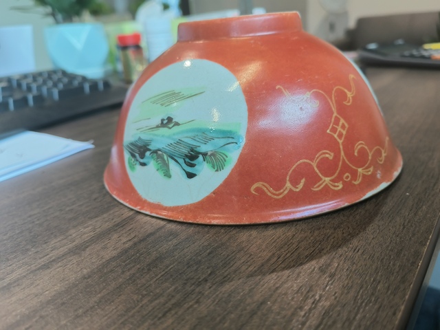 古玩陶瓷珊瑚紅開光粉彩山水人物碗真品鑒賞圖