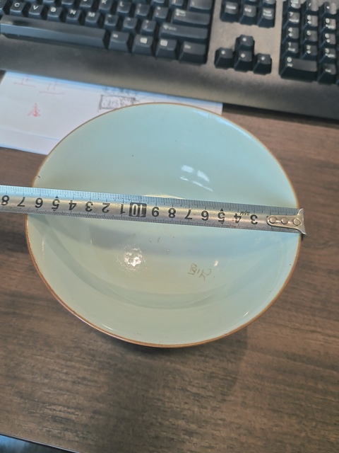 古玩陶瓷珊瑚紅開光粉彩山水人物碗真品鑒賞圖