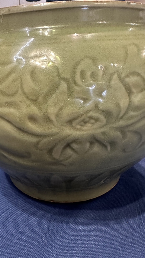 古玩陶瓷龍泉青瓷刻花罐真品鑒賞圖