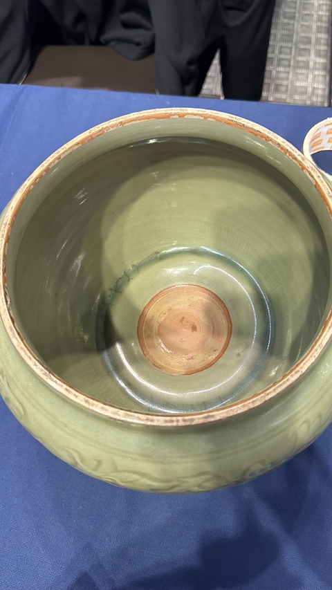 古玩陶瓷龍泉青瓷刻花罐真品鑒賞圖