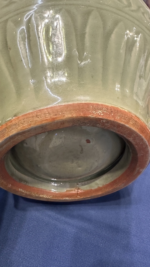 古玩陶瓷龍泉青瓷刻花罐真品鑒賞圖