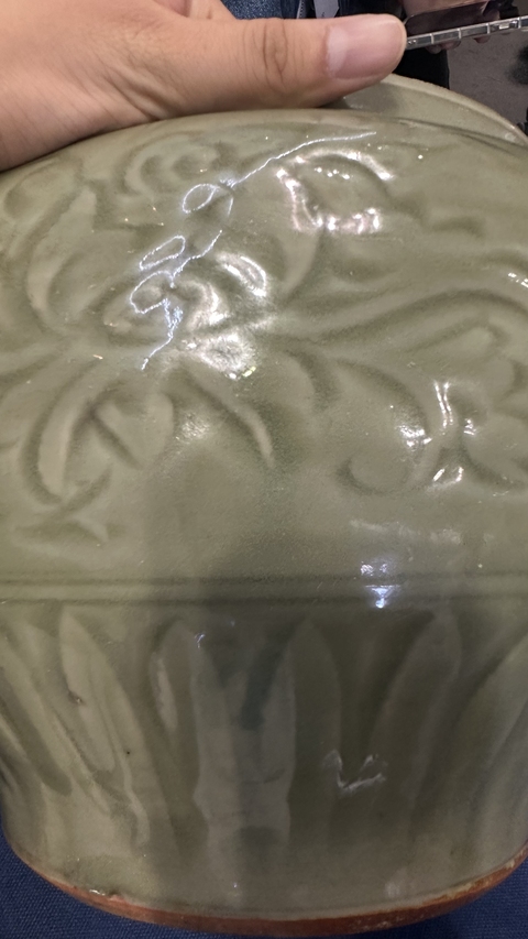 古玩陶瓷龍泉青瓷刻花罐真品鑒賞圖