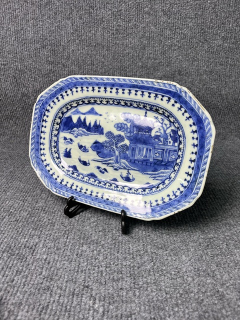 古玩陶瓷青花山水八方倭角盤真品鑒賞圖