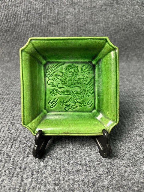 古玩陶瓷綠釉暗刻云龍紋四方倭角盤拍賣,當前價格599元