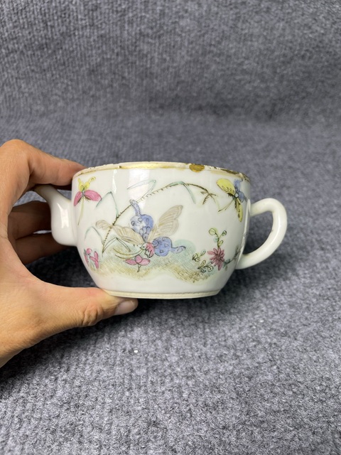 古玩陶瓷粉彩蝶戀花壺拍賣(mài)，當(dāng)前價(jià)格1388元