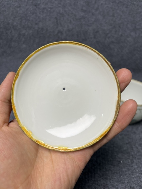 古玩陶瓷粉彩蝶戀花壺拍賣(mài)，當(dāng)前價(jià)格1388元