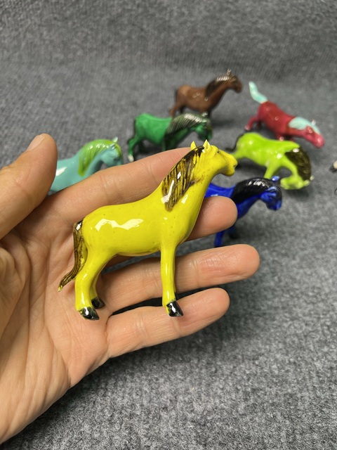 古玩陶瓷單色釉八駿馬塑像真品鑒賞圖