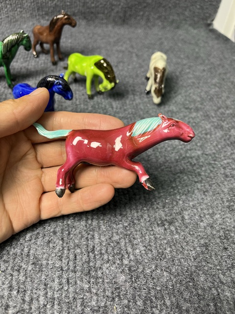 古玩陶瓷單色釉八駿馬塑像真品鑒賞圖