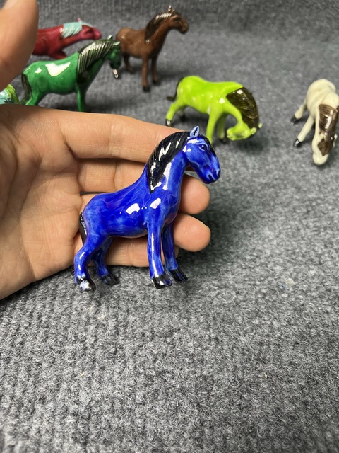 古玩陶瓷單色釉八駿馬塑像真品鑒賞圖