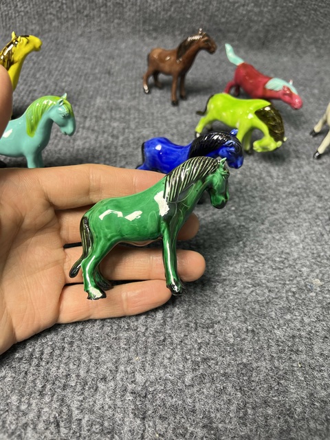 古玩陶瓷單色釉八駿馬塑像真品鑒賞圖