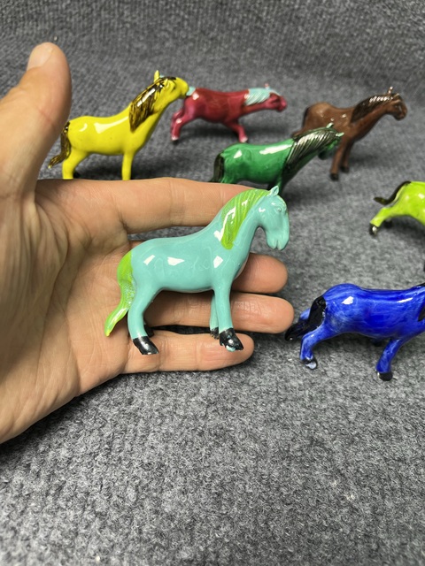 古玩陶瓷單色釉八駿馬塑像真品鑒賞圖