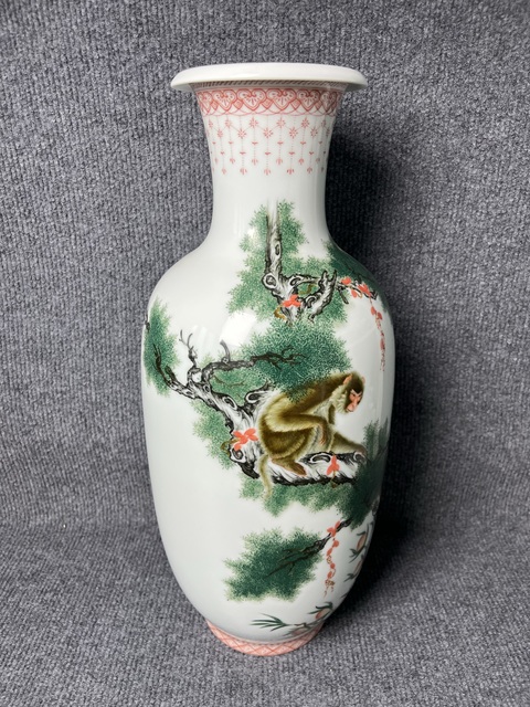 古玩陶瓷粉彩輩輩封侯卷口瓶真品鑒賞圖