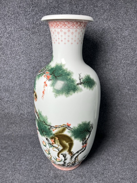 古玩陶瓷粉彩輩輩封侯卷口瓶真品鑒賞圖