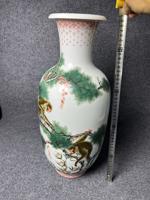 古玩陶瓷粉彩輩輩封侯卷口瓶真品鑒賞圖