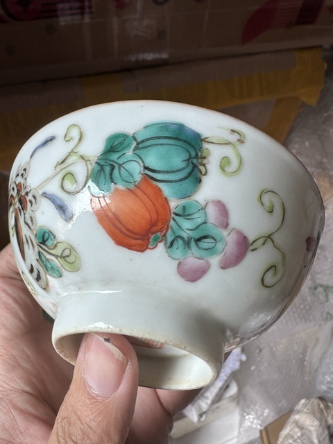 古玩陶瓷粉彩瓜瓞綿綿茶碗真品鑒賞圖
